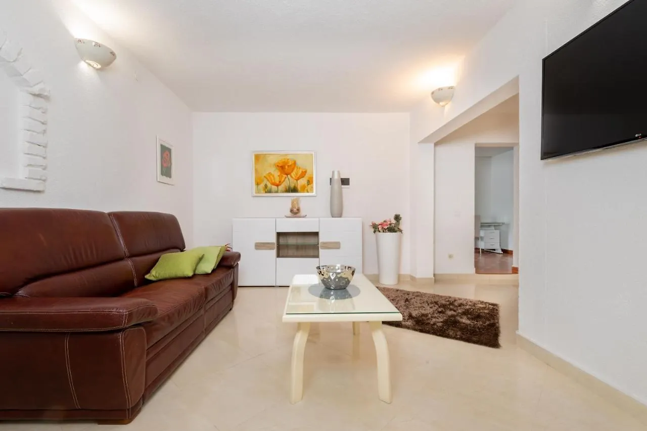 Holiday home Villa 1574 Santalezi