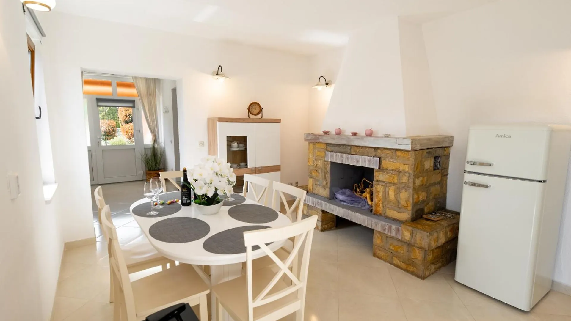 Villa 1574 Santalezi
